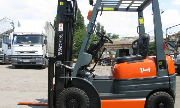 Вилочный погрузчик Toyota 6FG18 на 1.35 тонн - фото № 2