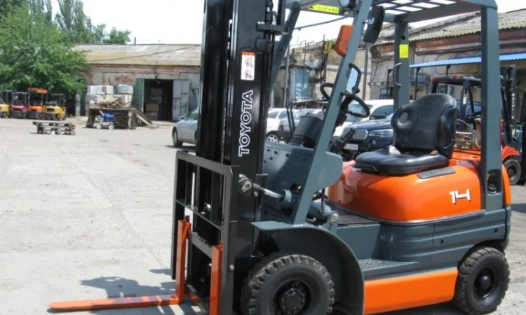 Вилочный погрузчик Toyota 6FG18 на 1.35 тонн - фото № 3