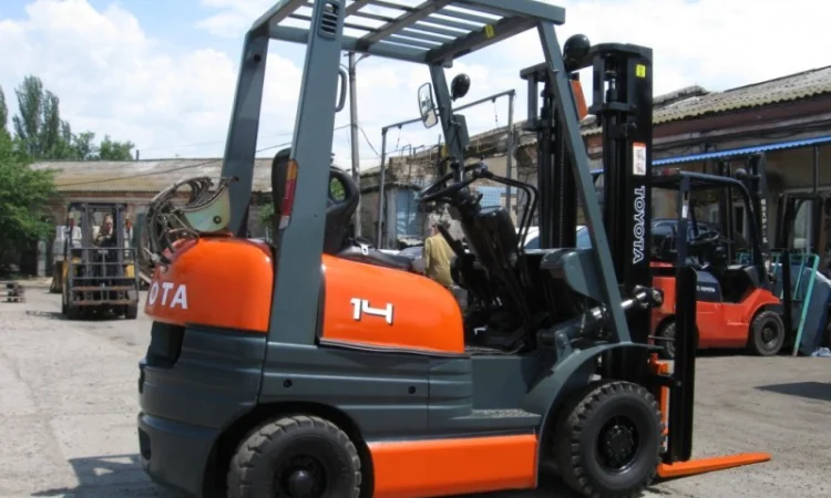 Вилочный погрузчик Toyota 6FG18 на 1.35 тонн - фото № 4