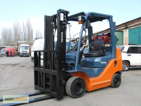 Газобензиновый автопогрузчик Toyota 8FGKL25 на 2.5 тонны - фото № 1