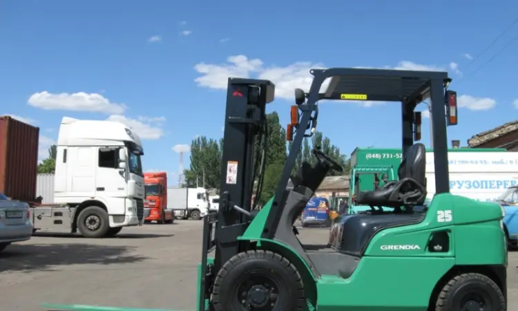Дизельный погрузчик Mitsubishi KFD25T-F18C на 2.5 тонны - фото № 1
