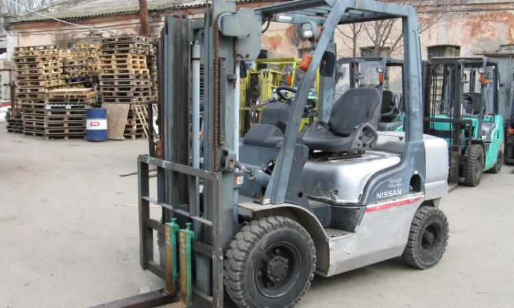 Дизельный вилочный погрузчик Nissan YL02A25 на 2.5 тонны - фото № 2