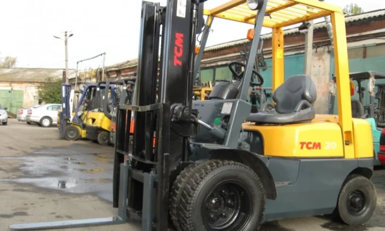 Дизельный вилочный погрузчик TCM FD20Z5 на 2 тонны на спарке - фото № 1