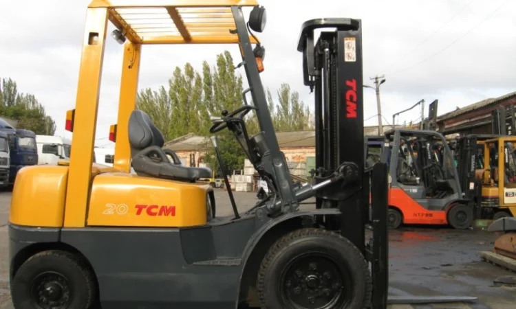 Дизельный вилочный погрузчик TCM FD20Z5 на 2 тонны на спарке - фото № 2