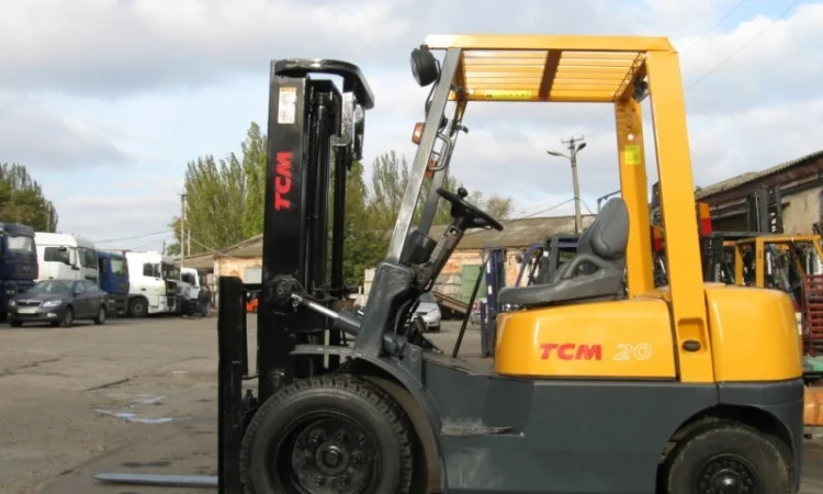 Дизельный вилочный погрузчик TCM FD20Z5 на 2 тонны на спарке - фото № 5