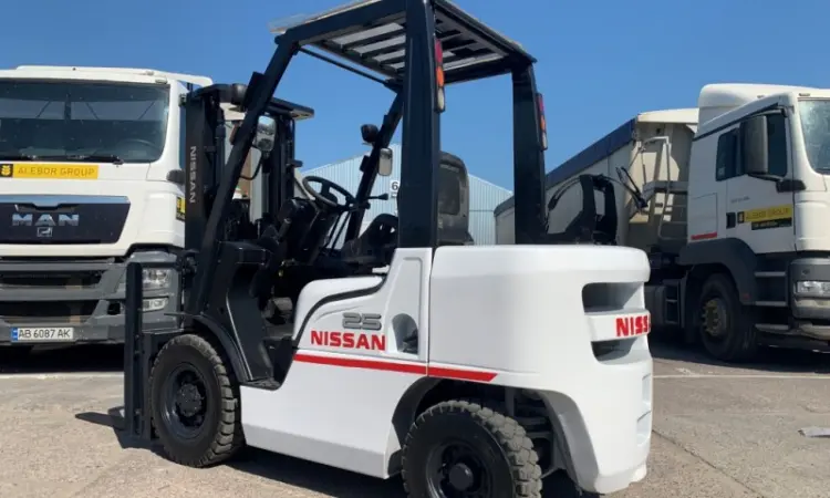 Газ-бензиновый погрузчик Nissan с мачтой вагонник и позиционером вил - фото № 10