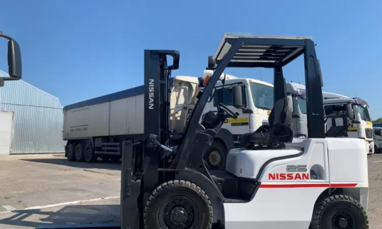 Газ-бензиновый погрузчик Nissan с мачтой вагонник и позиционером вил - фото № 11