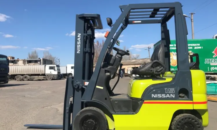 Вилочный погрузчик навантажувач Nissan с мачтой триплекс (вагонник) - фото № 4