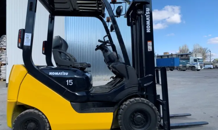 Вилочный автопогрузчик Komatsu с наработкой всего 1811 моточасов - фото № 1