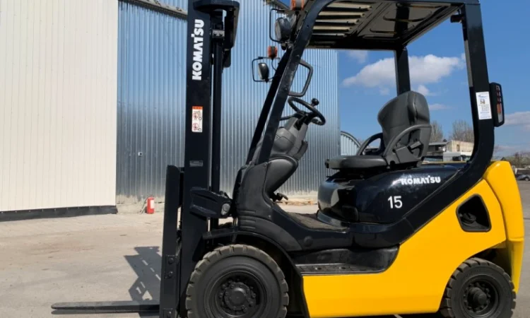 Вилочный автопогрузчик Komatsu с наработкой всего 1811 моточасов - фото № 4