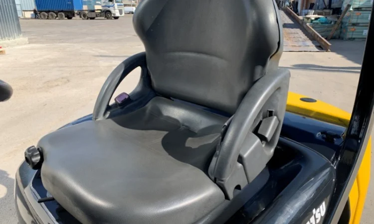 Вилочный автопогрузчик Komatsu с наработкой всего 1811 моточасов - фото № 6