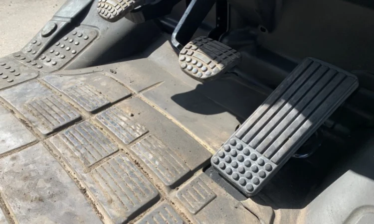 Вилочный автопогрузчик Komatsu с наработкой всего 1811 моточасов - фото № 8