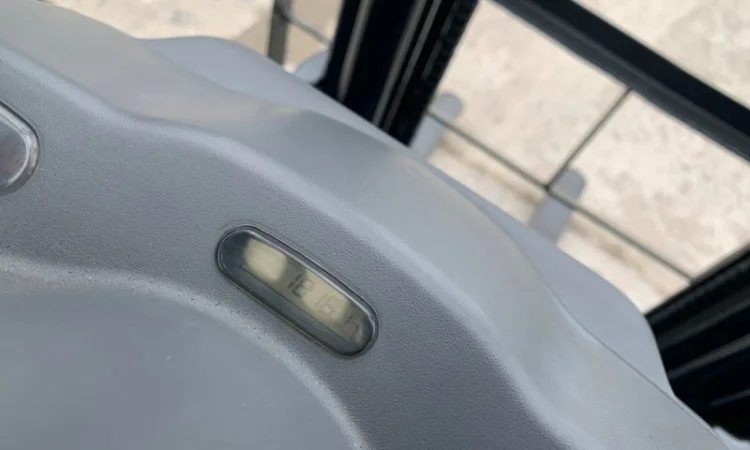 Вилочный автопогрузчик Komatsu с наработкой всего 1811 моточасов - фото № 9