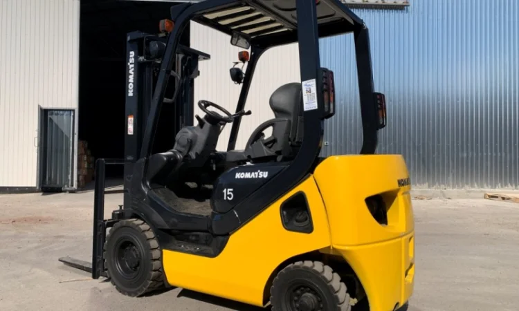 Вилочный автопогрузчик Komatsu с наработкой всего 1811 моточасов - фото № 11