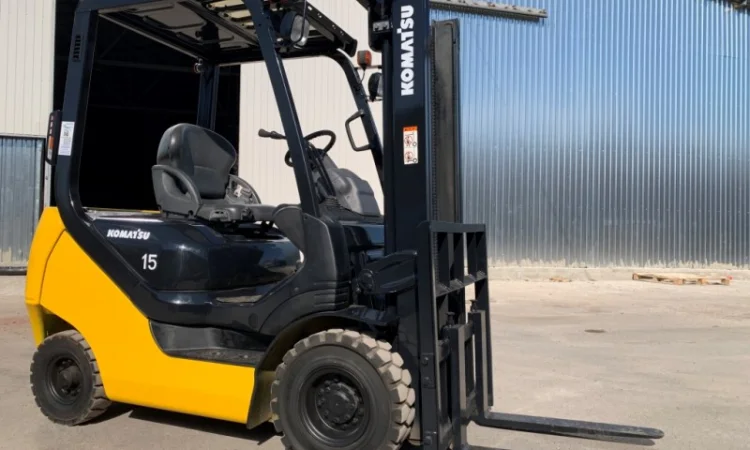 Вилочный автопогрузчик Komatsu с наработкой всего 1811 моточасов - фото № 12