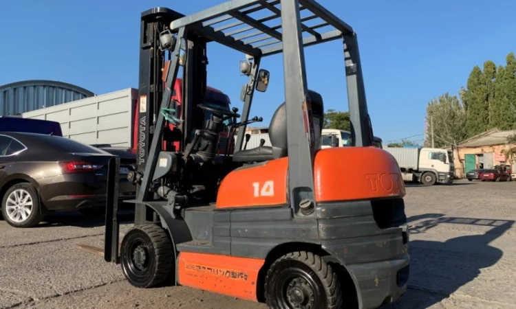 Вилочный автопогрузчик/автонавантажувач Toyota 6FG14 с тройной мачтой на 5 метров - фото № 1