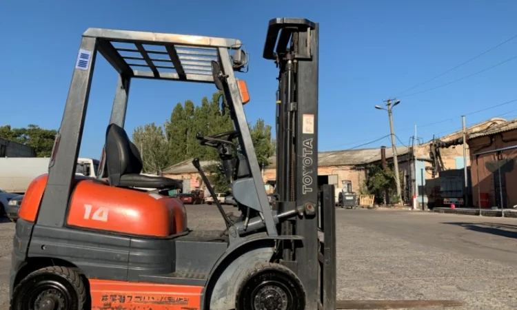 Вилочный автопогрузчик/автонавантажувач Toyota 6FG14 с тройной мачтой на 5 метров - фото № 3