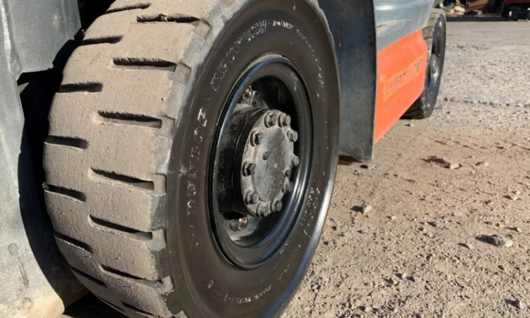 Вилочный автопогрузчик/автонавантажувач Toyota 6FG14 с тройной мачтой на 5 метров - фото № 6