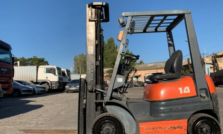 Вилочный автопогрузчик/автонавантажувач Toyota 6FG14 с тройной мачтой на 5 метров - фото № 10