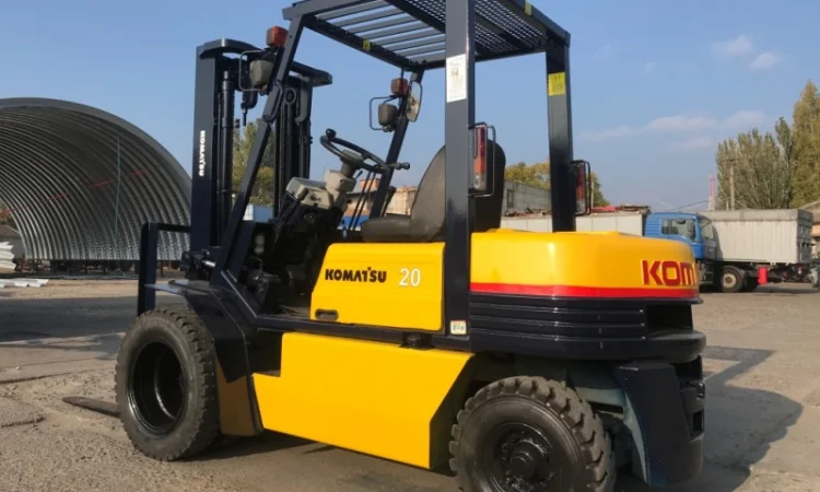 Вилочный автопогрузчик Komatsu на больших 15 колёсах как у 4-х тонного погрузчика - фото № 6