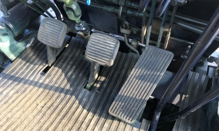 Вилочный автопогрузчик Komatsu на больших 15 колёсах как у 4-х тонного погрузчика - фото № 10