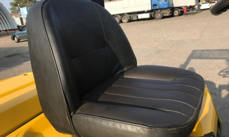 Вилочный автопогрузчик Komatsu на больших 15 колёсах как у 4-х тонного погрузчика - фото № 11