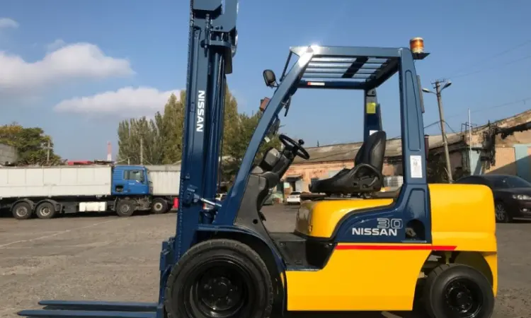 Бензиновый вилочный автопогрузчик Nissan UGL02A30 на спарке грузоподъёмностью 3 тонны - фото № 3