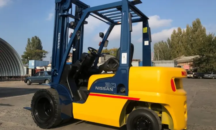 Бензиновый вилочный автопогрузчик Nissan UGL02A30 на спарке грузоподъёмностью 3 тонны - фото № 5