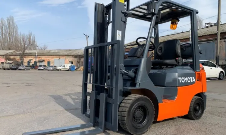 Вилочний навантажувач Toyota 02-7FG18 на 1.8 тонни - фото № 1
