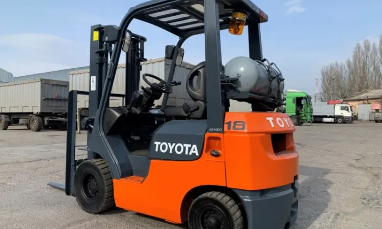 Вилочний навантажувач Toyota 02-7FG18 на 1.8 тонни - фото № 2