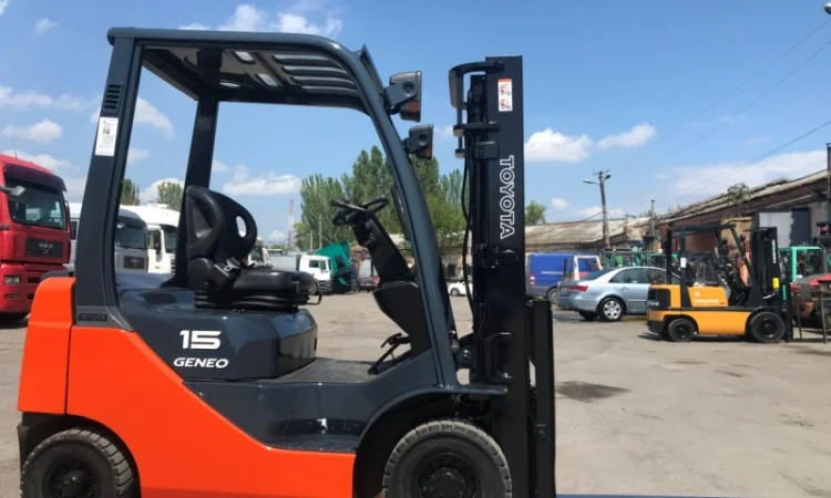 Вилочный погрузчик Toyota с автоматической коробкой передач - фото № 3