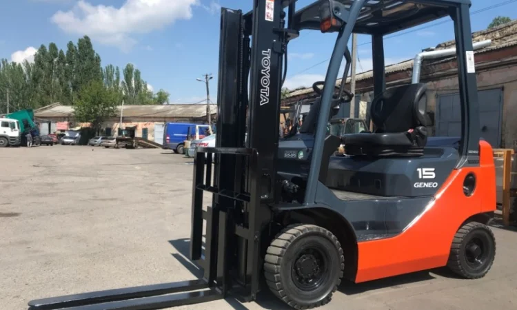 Вилочный погрузчик Toyota с автоматической коробкой передач - фото № 4