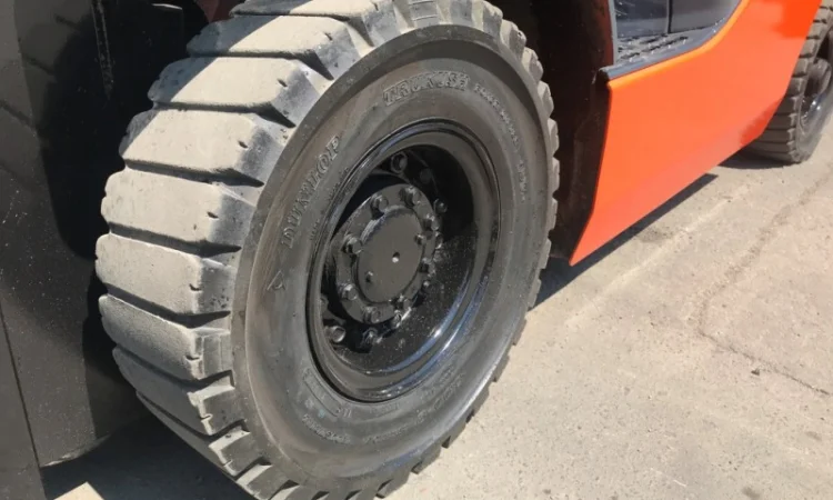 Вилочный погрузчик Toyota с автоматической коробкой передач - фото № 9