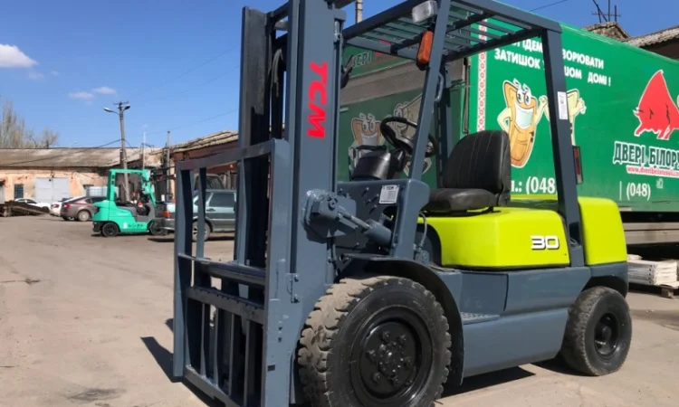 Вилочный дизельный автопогрузчик ТСМ с боковым смещением - фото № 1