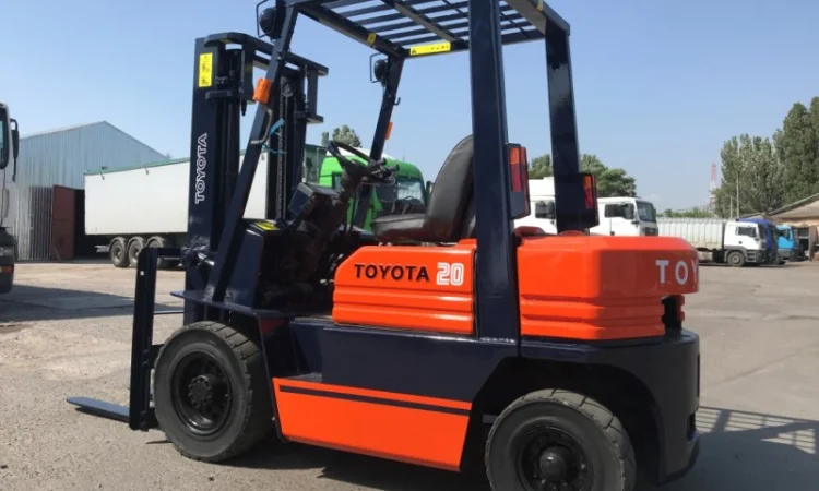 Вилочный автопогрузчик Toyota грузоподъёмностью 2 тонны - фото № 1