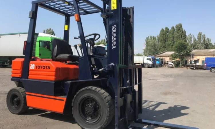 Вилочный автопогрузчик Toyota грузоподъёмностью 2 тонны - фото № 10