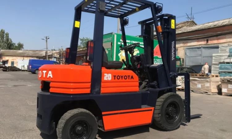Вилочный автопогрузчик Toyota грузоподъёмностью 2 тонны - фото № 2