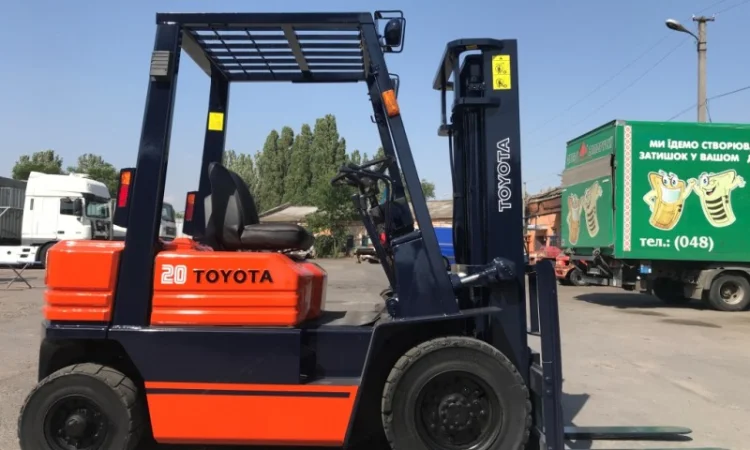 Вилочный автопогрузчик Toyota грузоподъёмностью 2 тонны - фото № 4