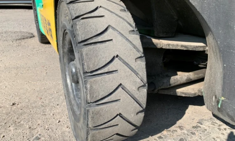 Вилочный автопогрузчик/автонавантажувач Mitsubishi на 2 тонны - фото № 3