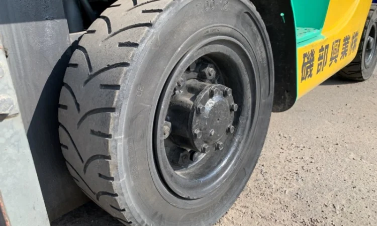 Вилочный автопогрузчик/автонавантажувач Mitsubishi на 2 тонны - фото № 4