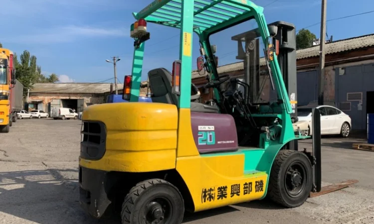 Вилочный автопогрузчик/автонавантажувач Mitsubishi на 2 тонны - фото № 6