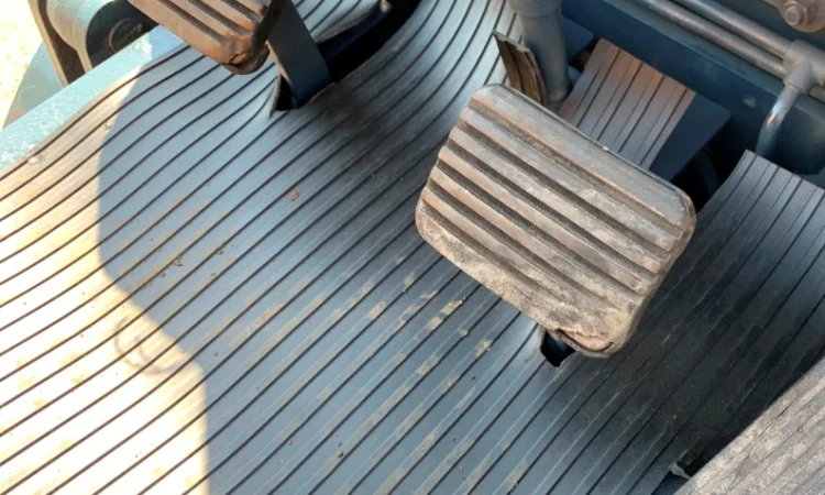 Вилочный погрузчик TCM с боковым смещением, на новой пневматике - фото № 9