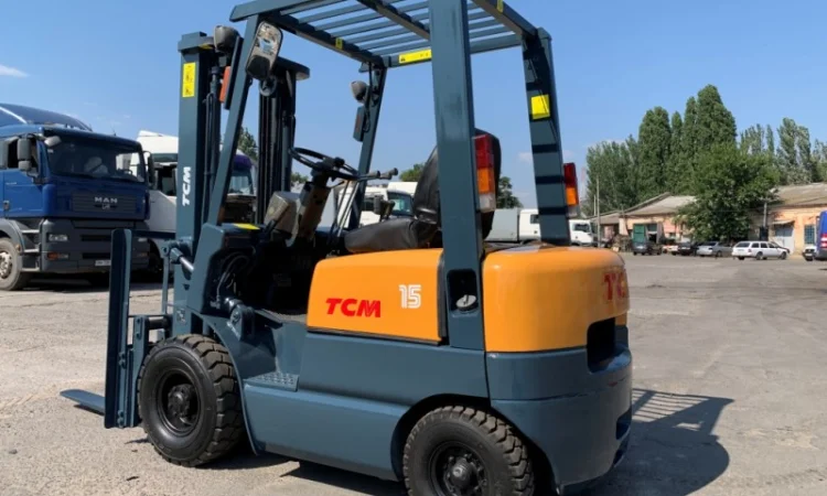 Вилочный погрузчик TCM с боковым смещением, на новой пневматике - фото № 2