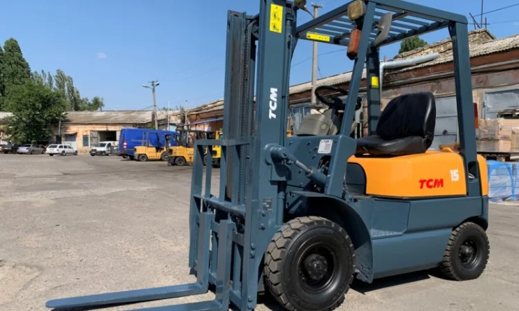 Вилочный погрузчик TCM с боковым смещением, на новой пневматике - фото № 7