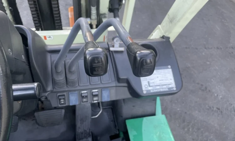 Вилковий автопогрузчик Nissan, вагонник з щоглою 5.15 метри. 2015 року. Модель: P1F2A20D - фото № 9