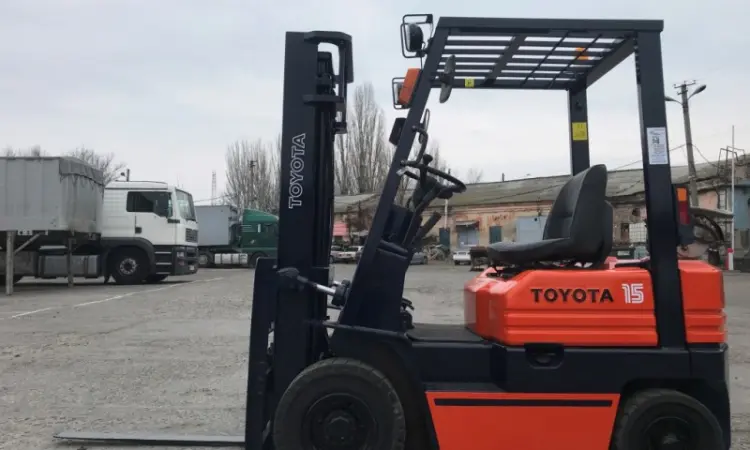 Газ-бензиновый автопогрузчик Toyota 02-5FG15 с автоматической коробкой передач - фото № 1