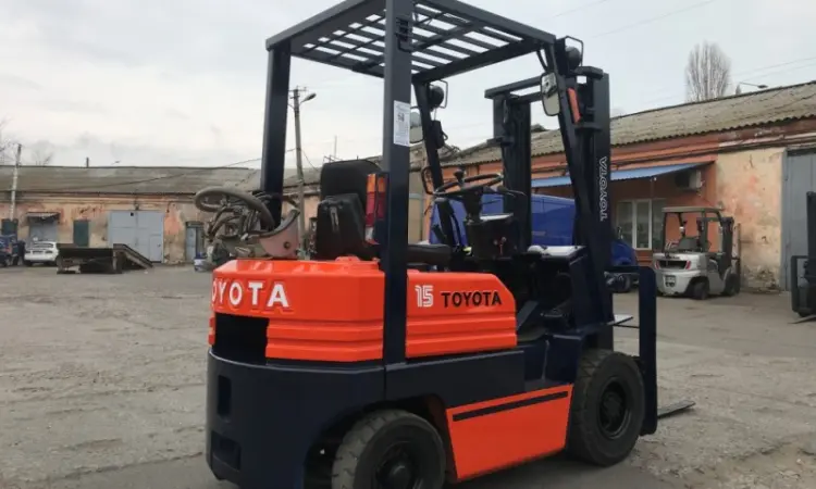 Газ-бензиновый автопогрузчик Toyota 02-5FG15 с автоматической коробкой передач - фото № 4