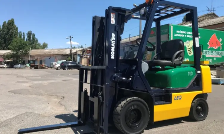 Вилочный автопогрузчик Komatsu грузоподъёмностью 2 тонны с мачтой триплекс - фото № 2