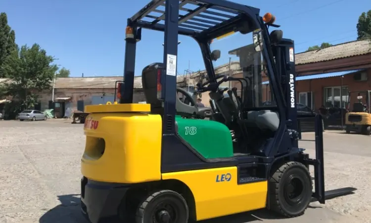 Вилочный автопогрузчик Komatsu грузоподъёмностью 2 тонны с мачтой триплекс - фото № 6