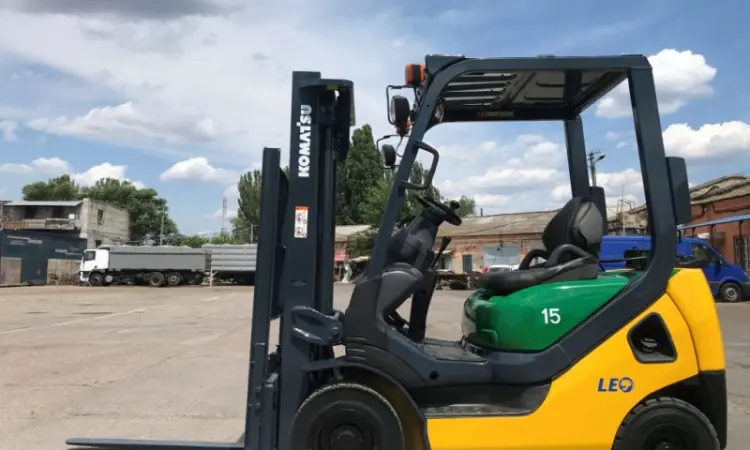 Вилочный автопогрузчик автонавантажувач Komatsu с боковым смещением - фото № 2
